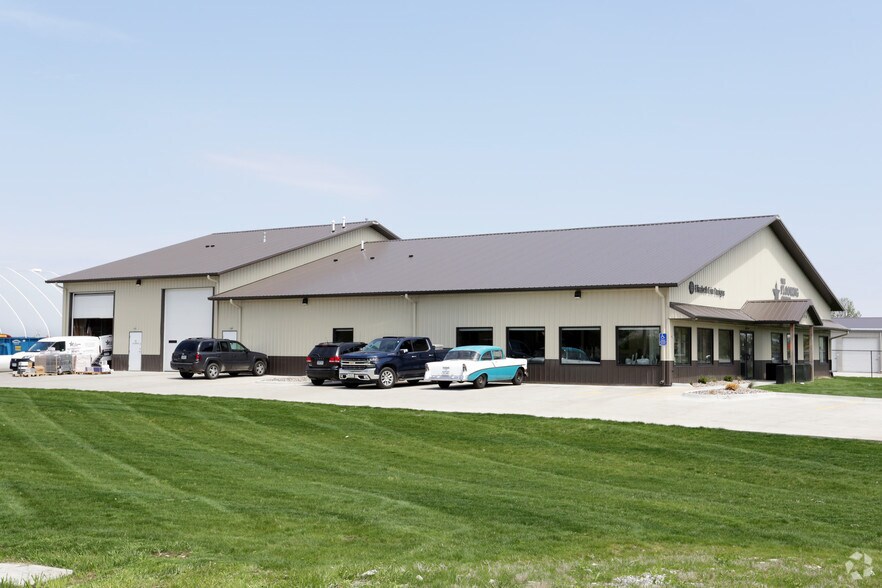 3296 NW Prairie Ln, Des Moines, IA for lease - Building Photo - Image 2 of 4