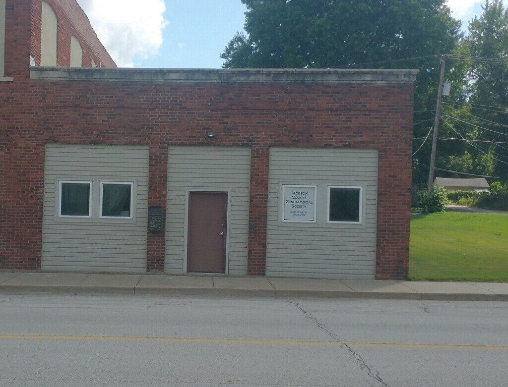 625 Sterling Ave, Sugar Creek, MO 64054