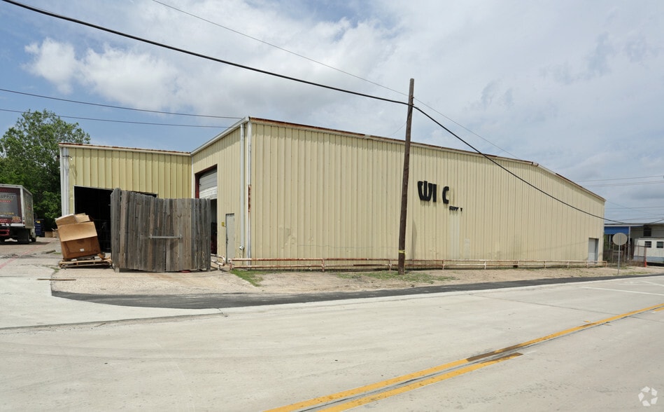 5980 Harvey Wilson Dr, Houston, TX for sale - Building Photo - Image 3 of 5