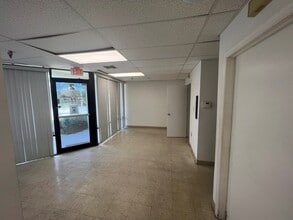 2000 Avenue P, Riviera Beach, FL for lease Interior Photo- Image 2 of 4