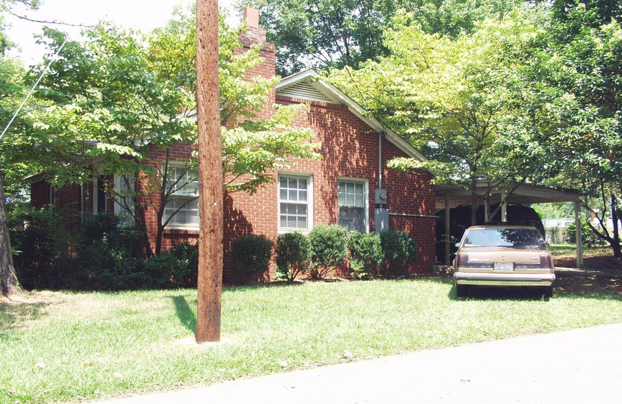 3817 Miriam Dr, Charlotte, NC for sale - Building Photo - Image 2 of 3