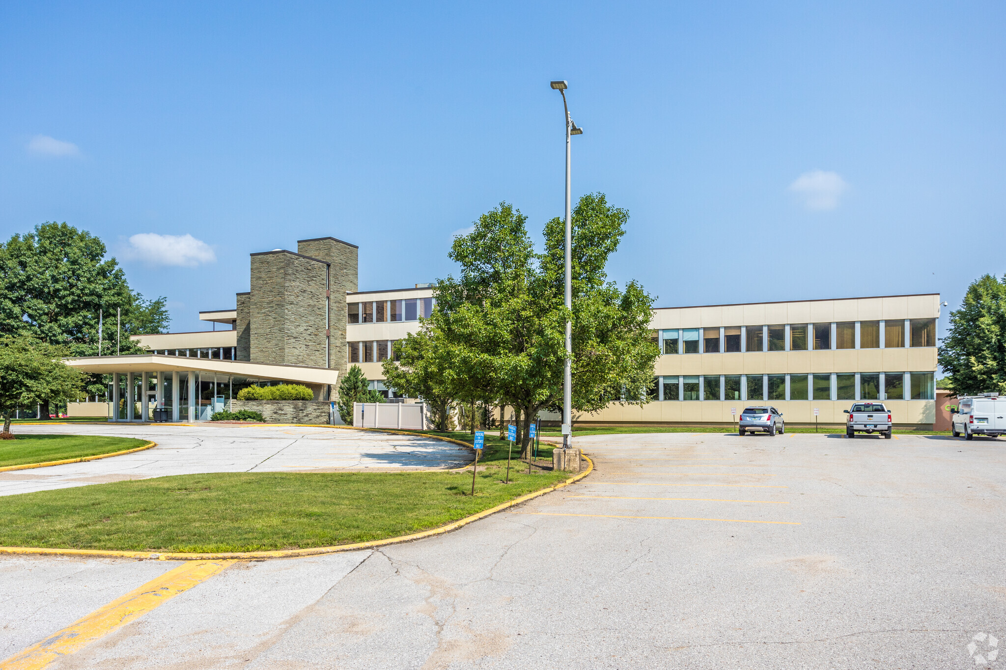 1901 Bell Ave, Des Moines, IA for lease Building Photo- Image 1 of 8