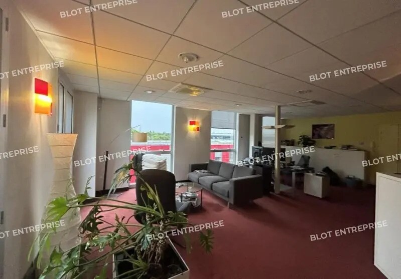 10 Rue Jean Rouxel, Orvault for sale - Interior Photo - Image 3 of 14