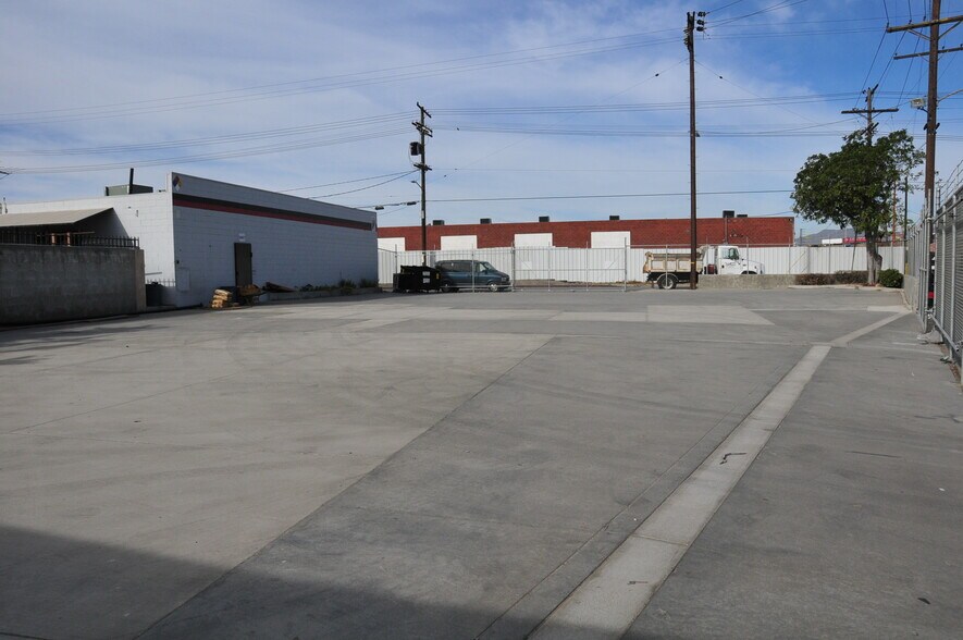 11410 Penrose St, Sun Valley, CA 91352