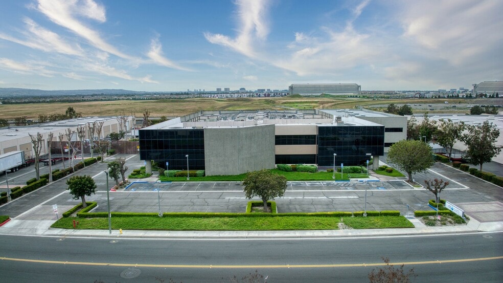 2692-2696 Dow Ave, Tustin, CA for sale - Building Photo - Image 2 of 17