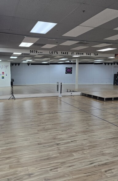 4855 Hopyard Rd, Pleasanton, CA for lease - Interior Photo - Image 2 of 9