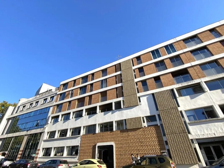 Office in Toulouse for lease - Building Photo - Image 3 of 12