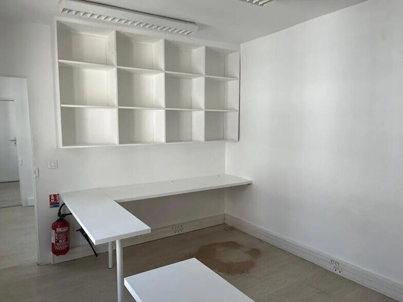 Office in Paris for lease - Interior Photo - Image 3 of 5