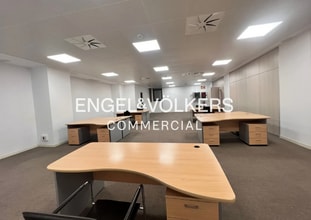 Office in Esplugues de Llobregat, Barcelona for lease Interior Photo- Image 2 of 12