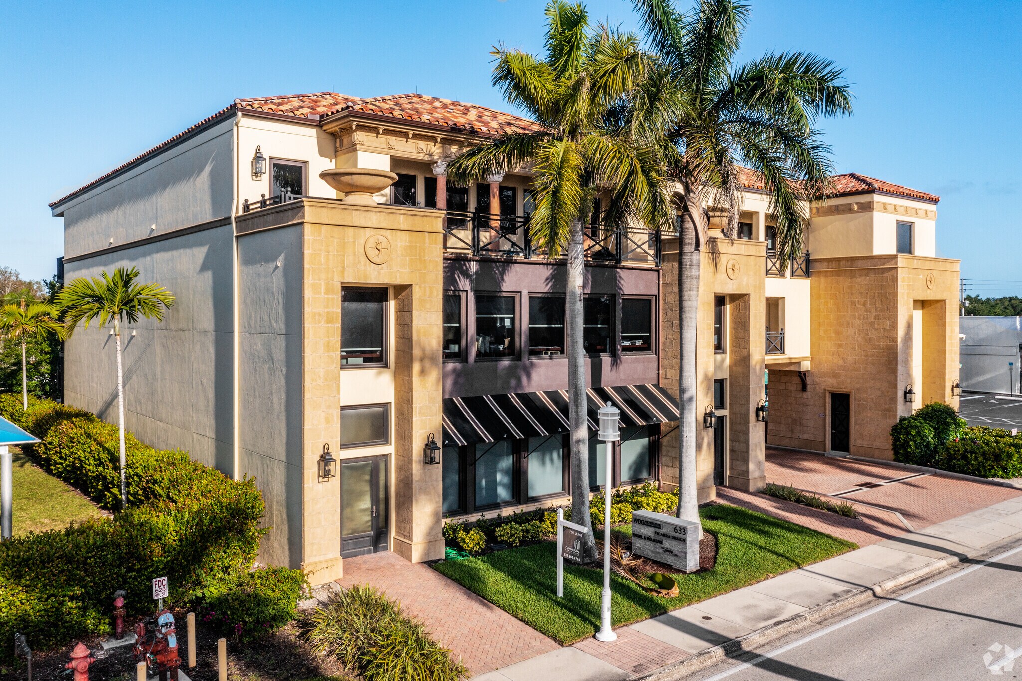 633 Tamiami Trl N, Naples, FL for sale Primary Photo- Image 1 of 1