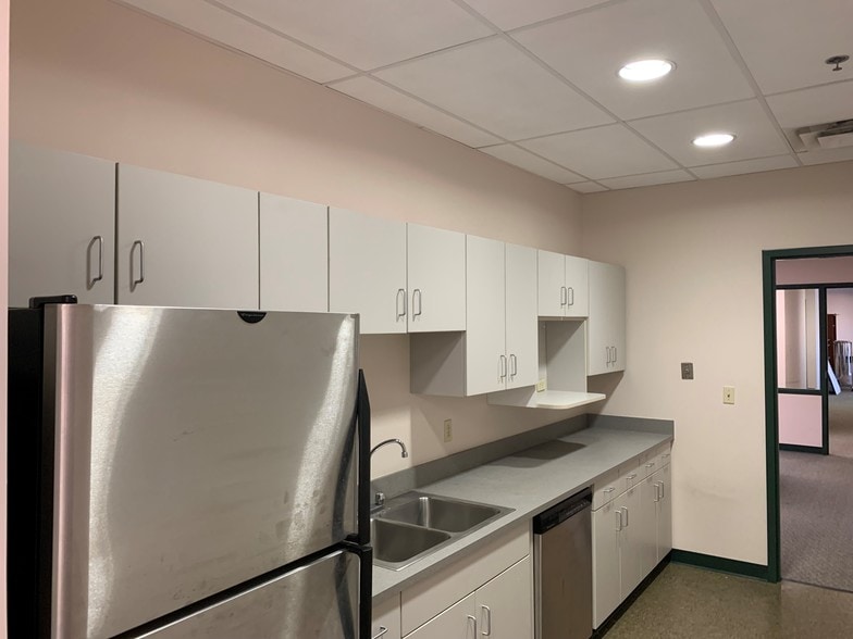 1 Veterans Way, Carnegie, PA for lease - Interior Photo - Image 3 of 10