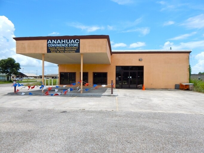 812 Miller St, Anahuac, TX for sale - Primary Photo - Image 1 of 1