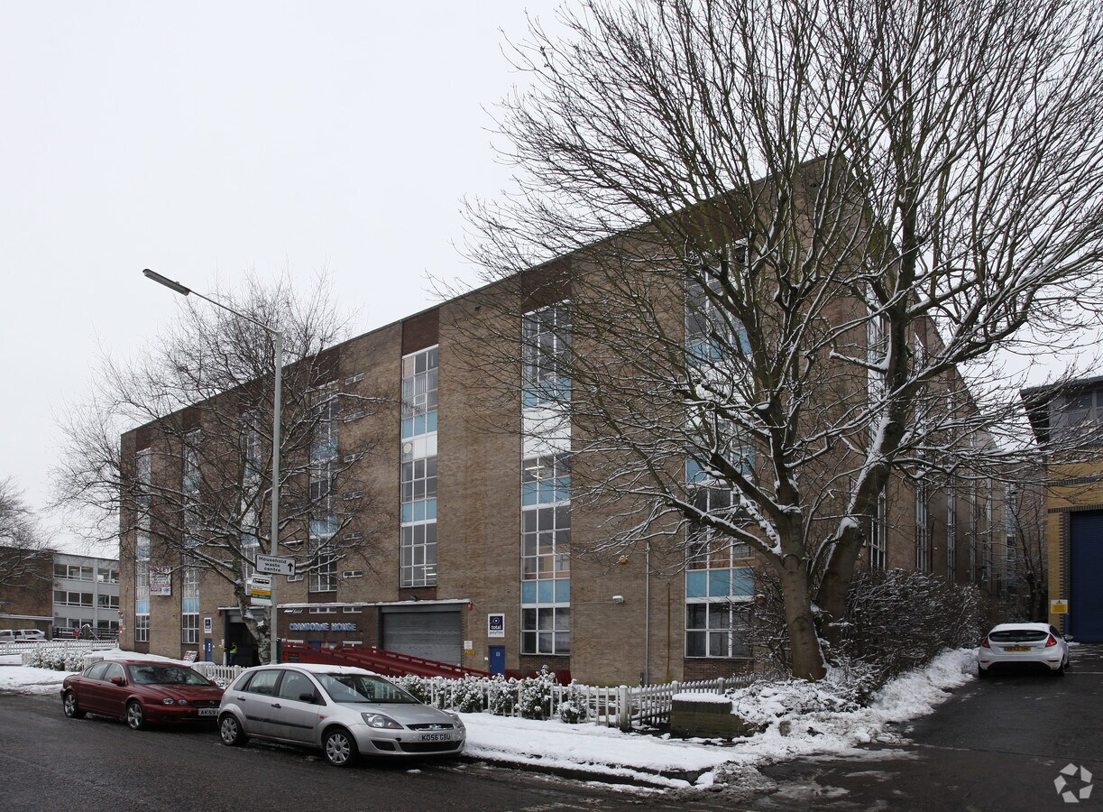 Cranborne Rd, Potters Bar, HRT EN6 3JN Cranborne House