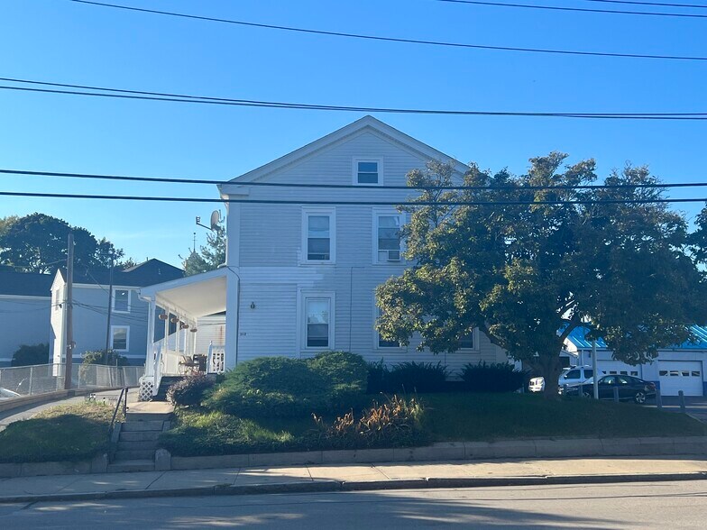 162 Broadway, Pawtucket, RI for sale - Primary Photo - Image 1 of 1