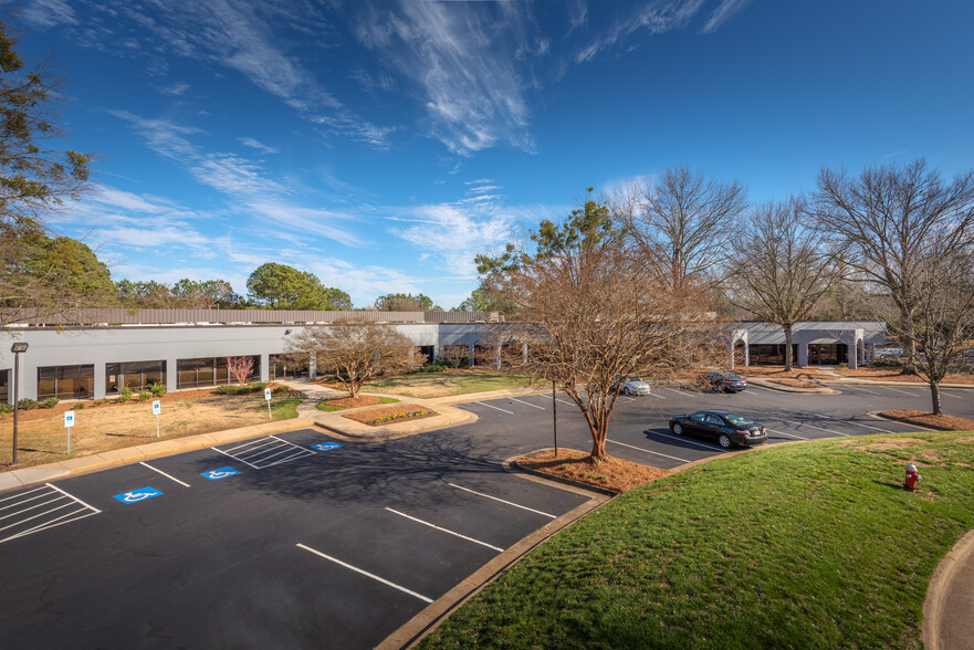 5240-5256 Greens Dairy Rd, Raleigh, NC for lease - Building Photo - Image 2 of 5