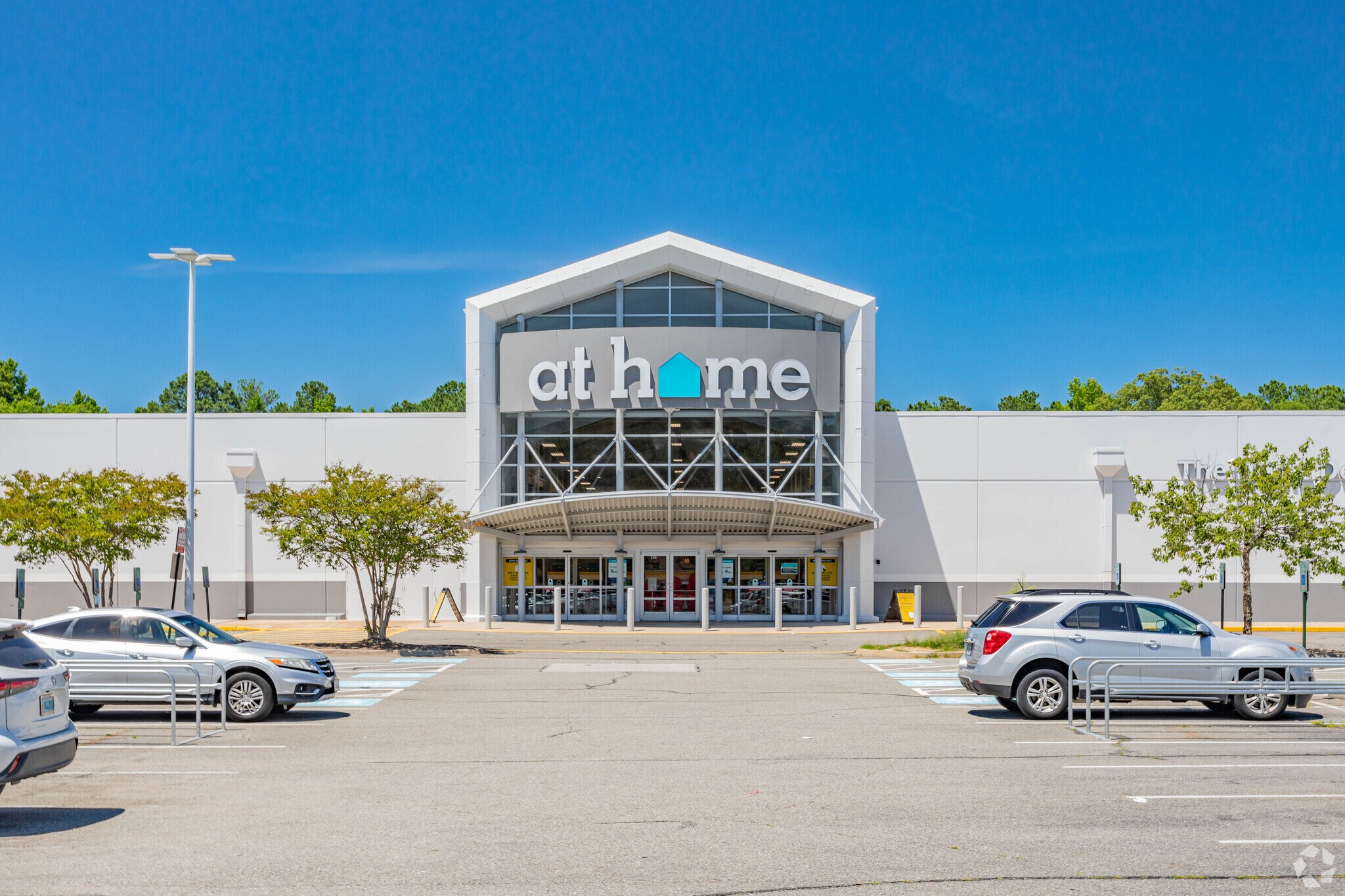 401 International Center Dr, Sandston, VA for sale Primary Photo- Image 1 of 7