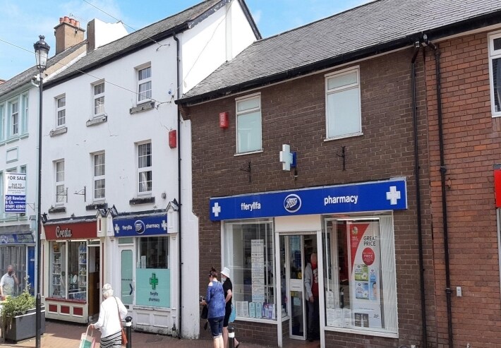 65-67 High St, Holywell for lease - Primary Photo - Image 1 of 3