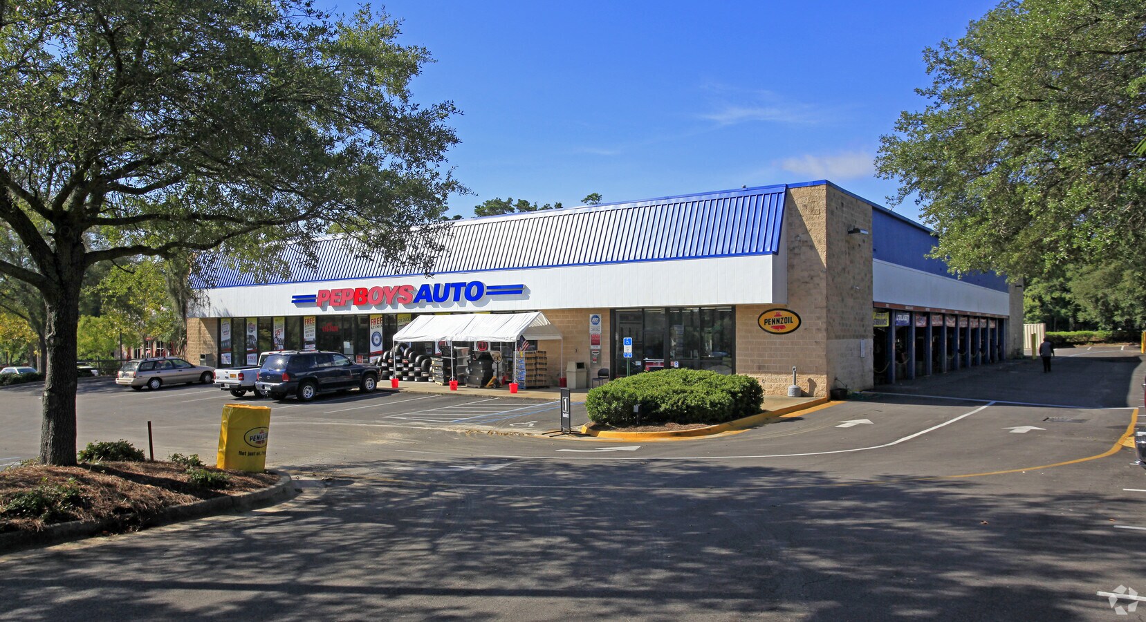 2353 Apalachee Pky, Tallahassee, FL 32301