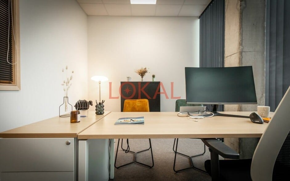 Office in Lorient for lease - Building Photo - Image 2 of 4