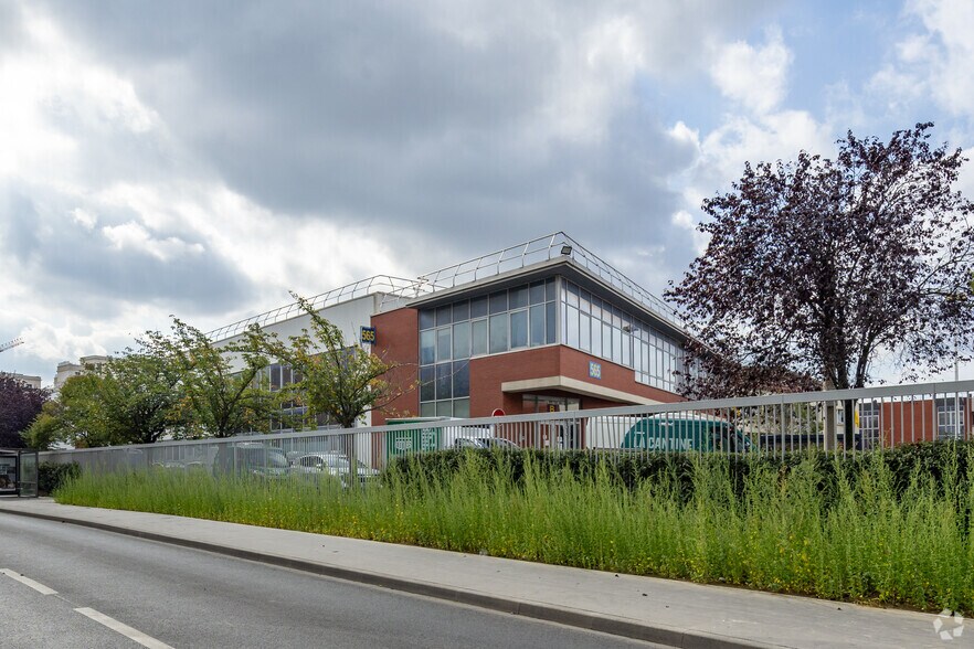 Flex in Saint-Ouen-sur-Seine for lease - Building Photo - Image 2 of 2