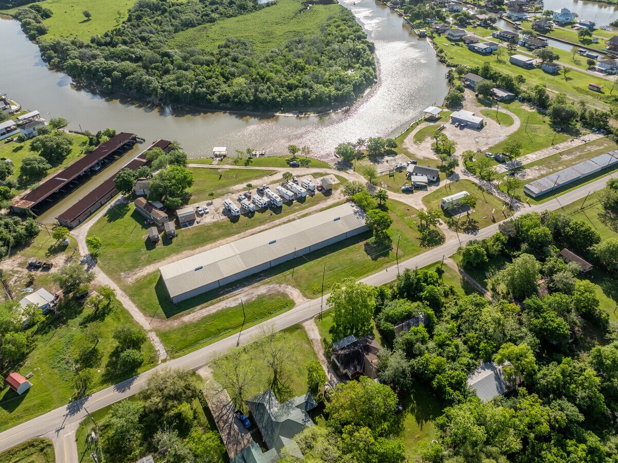 6811 County Rd 203 Rd, Liverpool, TX 77577 Lutes Marine and RV