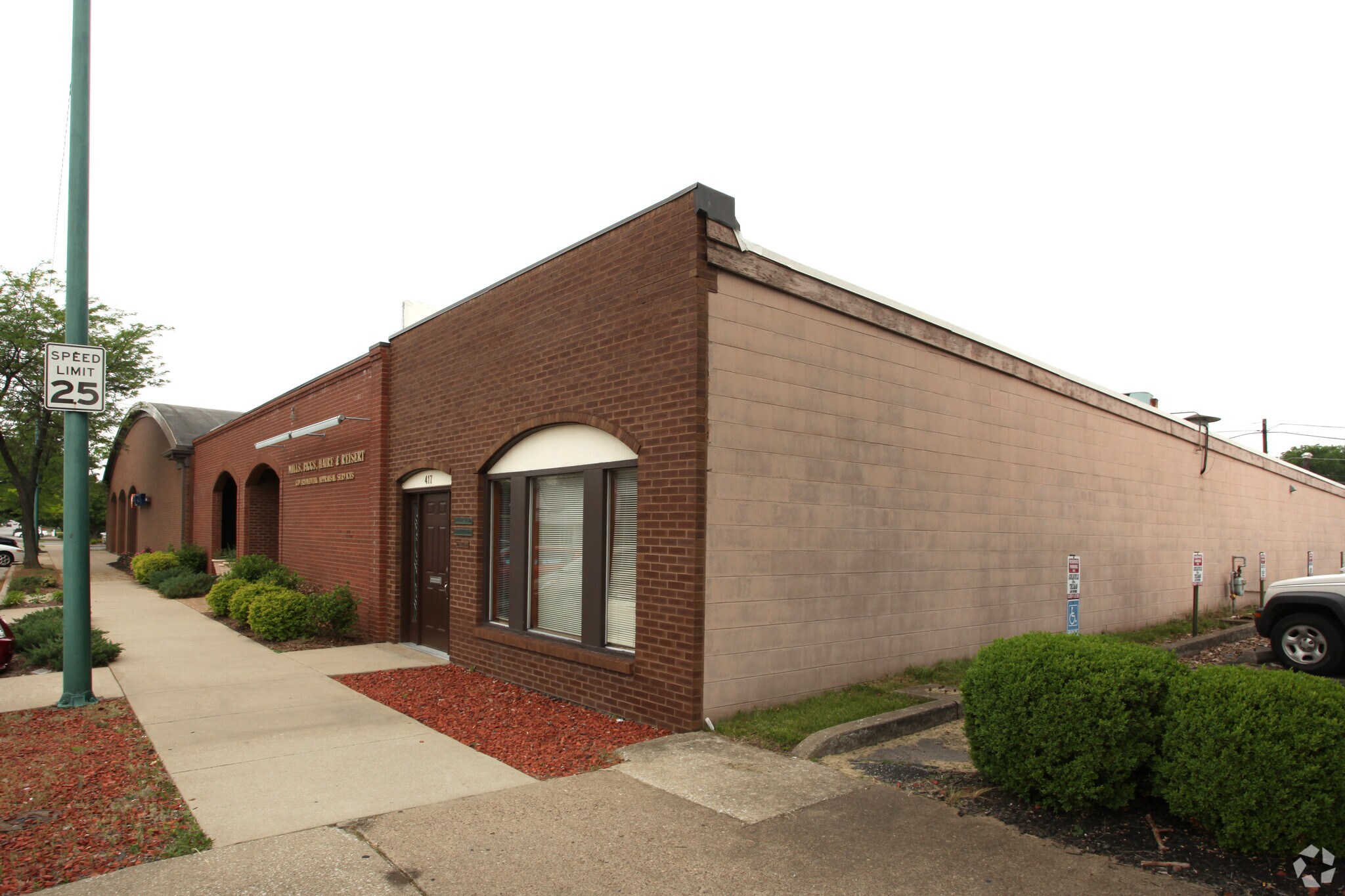 417 E Court Ave, Jeffersonville, IN for sale Primary Photo- Image 1 of 1