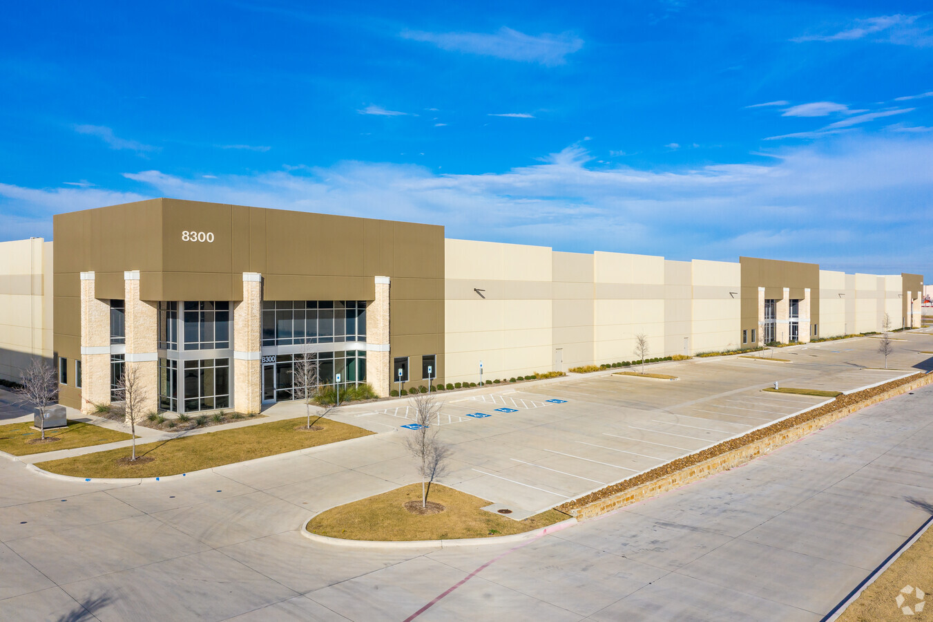 8300 South Freeway, Fort Worth, TX 76134 - Everman Trade Center | LoopNet