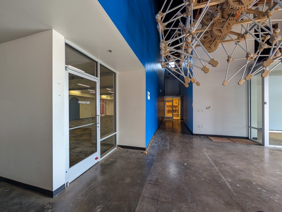 201 E Broadway St, North Little Rock, AR for lease Interior Photo- Image 1 of 16