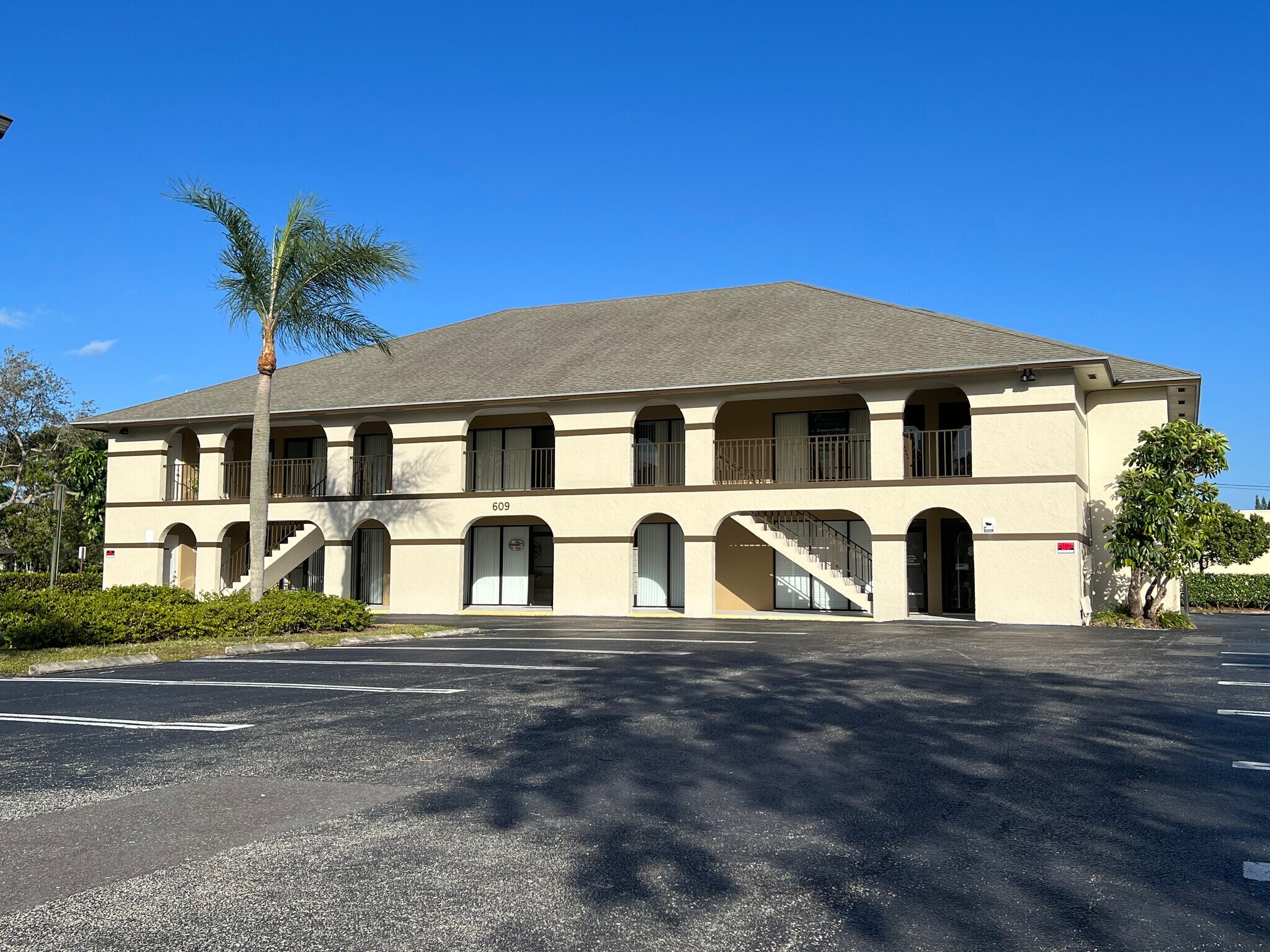 609 N Hepburn Ave, Jupiter, FL for lease Building Photo- Image 1 of 4