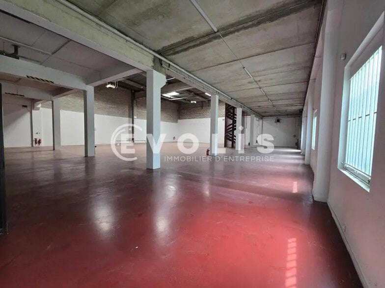 Office in Verrières-le-Buisson for lease - Interior Photo - Image 2 of 9