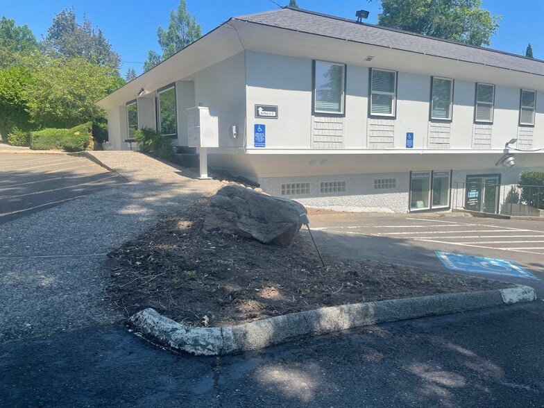 630 B Ave, Lake Oswego, OR for lease - Building Photo - Image 1 of 4