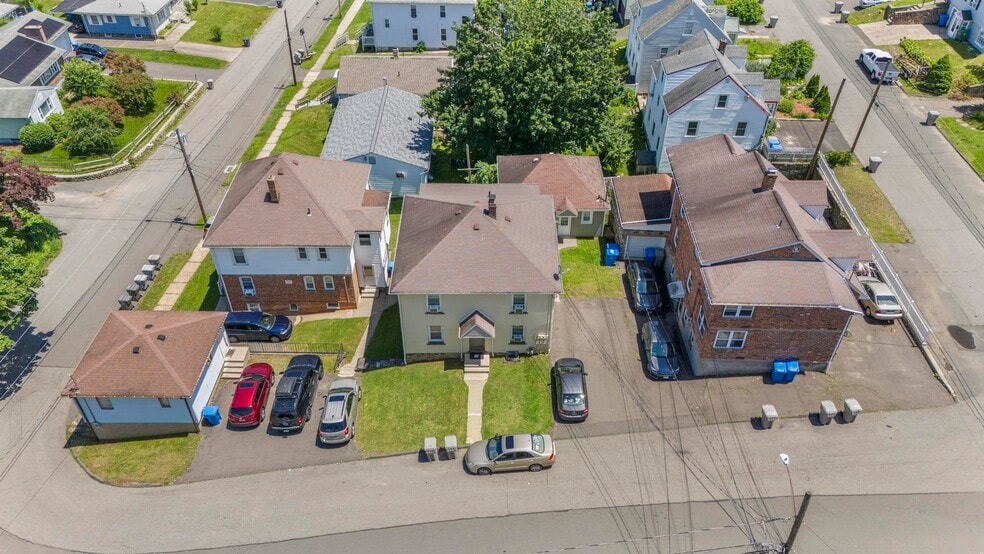 14 Units Portfolio,  Bristol, CT portfolio of 2 properties for sale on LoopNet.com - Building Photo - Image 1 of 19