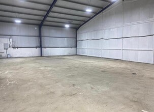 2 Manor Way, Swanscombe for lease Building Photo- Image 2 of 5