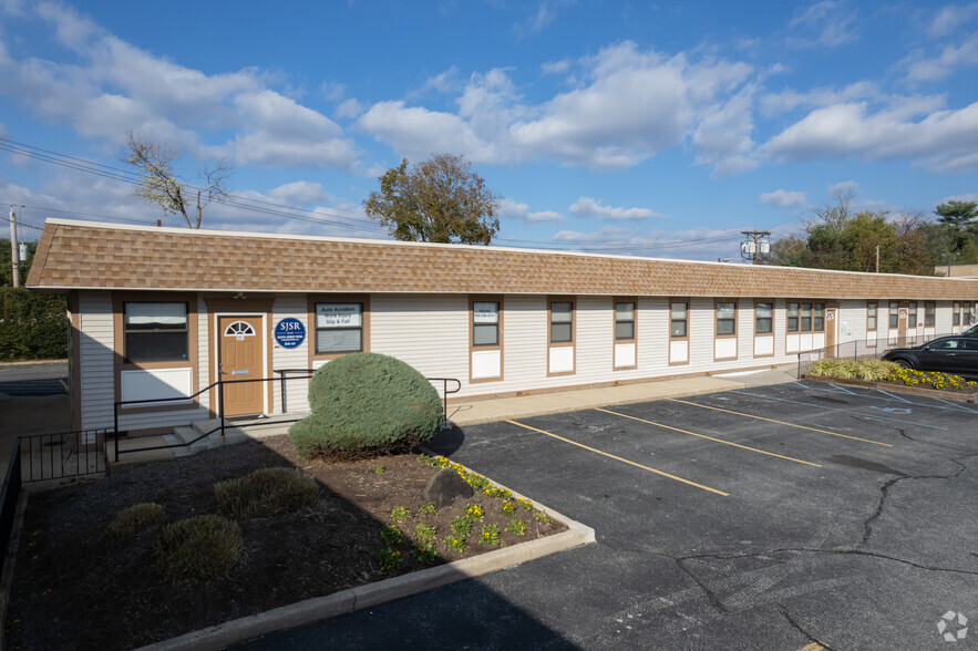 215 Sunset Rd, Willingboro, NJ for lease - Building Photo - Image 2 of 7