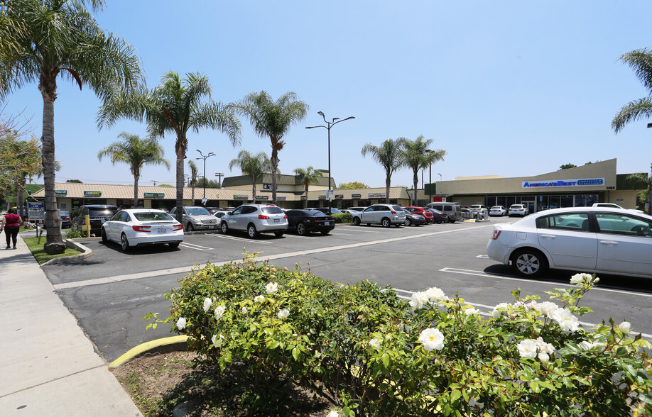 2400-2424 W Victory Blvd, Burbank, CA for lease - Primary Photo - Image 1 of 1