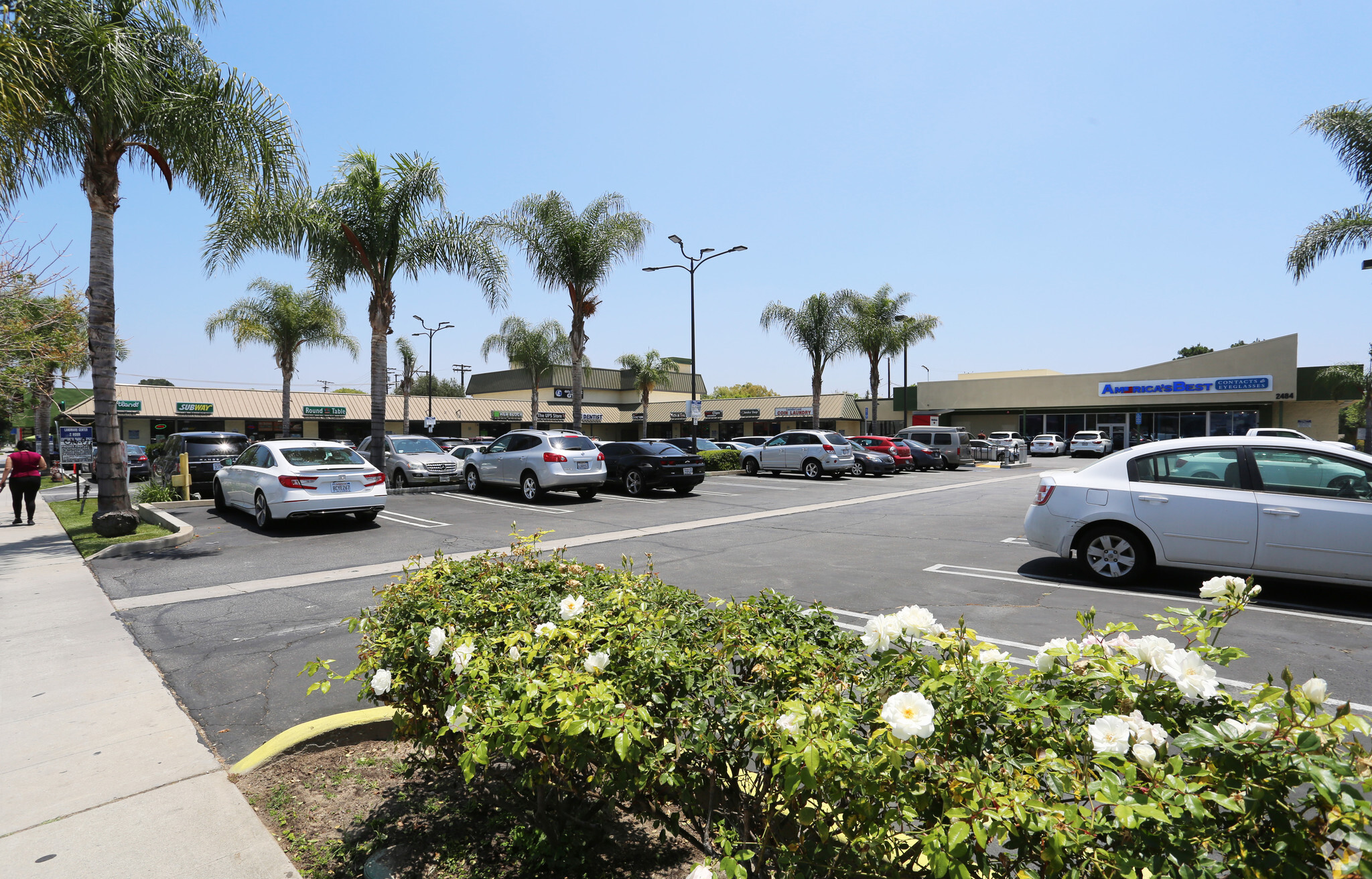 2400-2424 W Victory Blvd, Burbank, CA for lease Primary Photo- Image 1 of 2