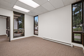 4002-4014 148th Ave NE, Redmond, WA for lease Building Photo- Image 2 of 14