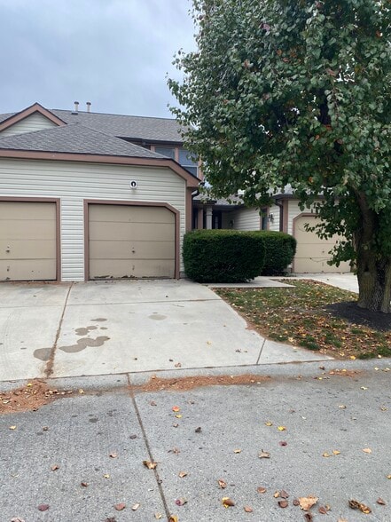 8576 Hague Rd, Indianapolis, IN for sale - Primary Photo - Image 1 of 1