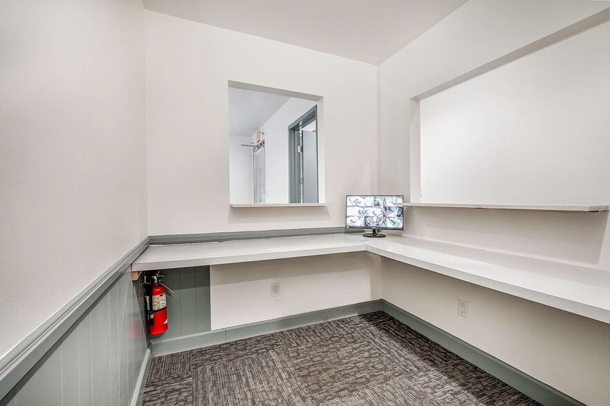 1324-1332 N Avalon Blvd, Wilmington, CA for lease - Interior Photo - Image 3 of 12