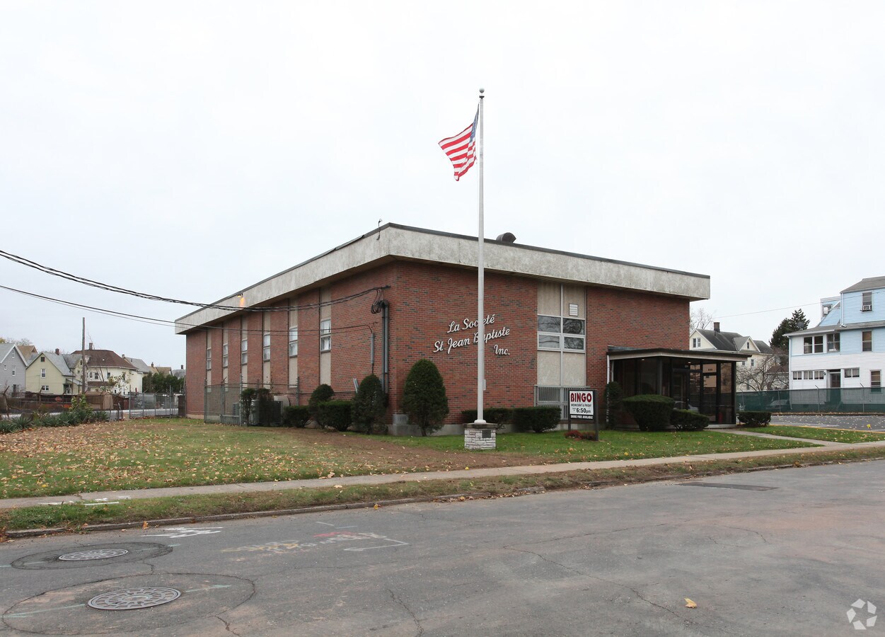 209 Smalley St, New Britain, CT 06051