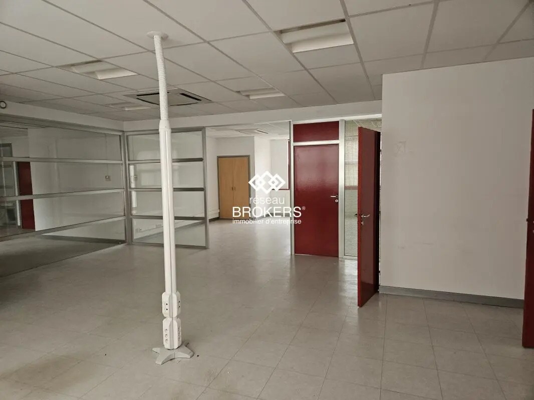 Office in Le Creusot for lease Interior Photo- Image 1 of 9