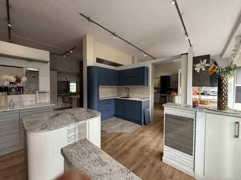 116-118 Grahams Rd, Falkirk for lease - Building Photo - Image 2 of 4