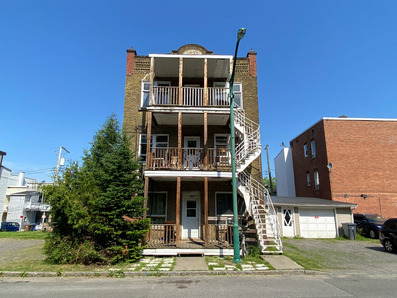 1131 Av Lévis, Shawinigan, QC for sale - Primary Photo - Image 1 of 2