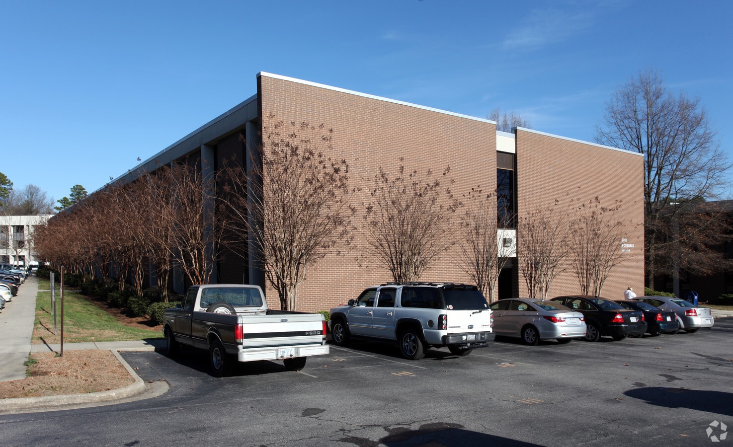 2302 W Meadowview Rd, Greensboro, NC 27407