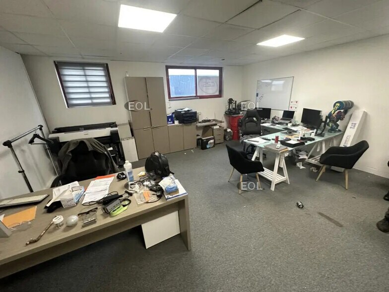 Flex in Gretz-Armainvilliers for lease - Interior Photo - Image 3 of 7