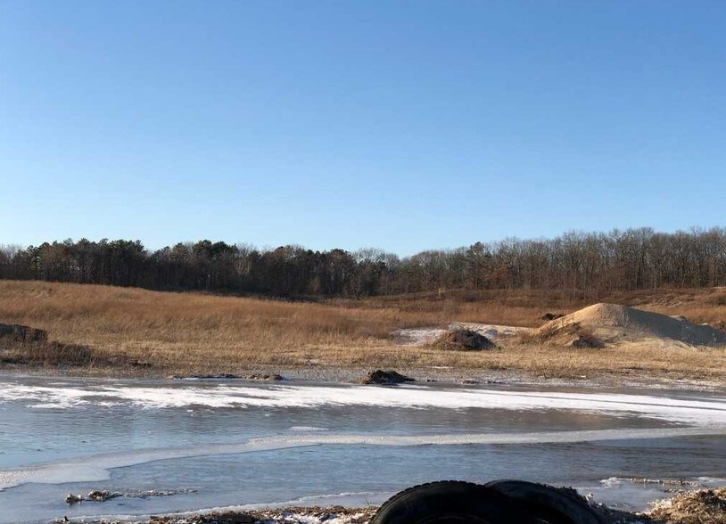 1 Lawrence Rd, Kings Park, NY for sale - Primary Photo - Image 1 of 1