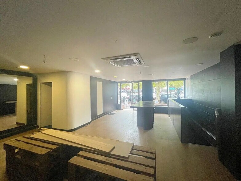 Retail in Maisons-Laffitte for lease - Interior Photo - Image 3 of 7
