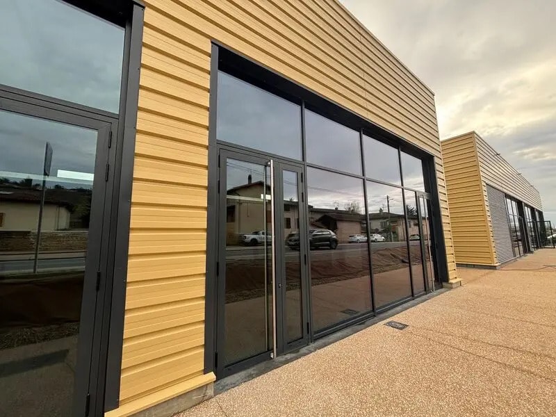 Retail in Limas for lease Building Photo- Image 1 of 8