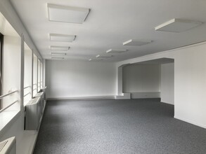 Office in Paris for lease Interior Photo- Image 2 of 3
