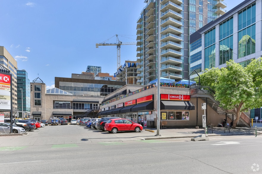 555 11th Ave SW, Calgary, AB for sale - Primary Photo - Image 1 of 1
